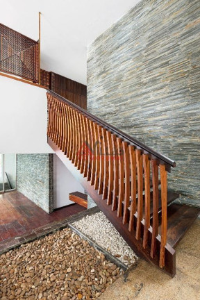 Imagem Casa com 3 Quartos à Venda, 760 m² em Pacaembu - São Paulo Imagem Casa com 3 Quartos à Venda, 760 m² em Pacaembu - São Paulo