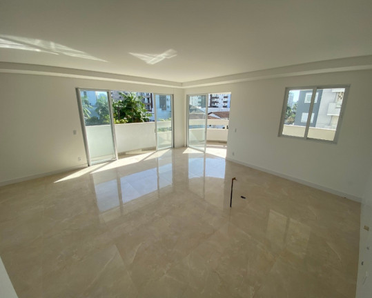 Imagem Imóvel com 3 Quartos à Venda, 208 m² em América - Joinville