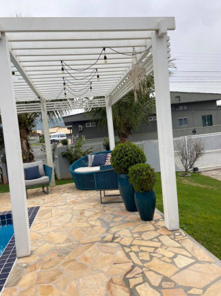 Imagem Casa com 4 Quartos para Temporada, em Zimbros - Bombinhas Imagem Casa com 4 Quartos para Temporada, em Zimbros - Bombinhas