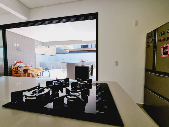 Imagem Casa com 3 Quartos à Venda, 300 m² em Piracangaguá - Taubaté Imagem Casa com 3 Quartos à Venda, 300 m² em Piracangaguá - Taubaté