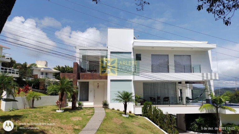 Imagem Casa com 4 Quartos à Venda, 513 m² em Centro - Bombinhas Imagem Casa com 4 Quartos à Venda, 513 m² em Centro - Bombinhas