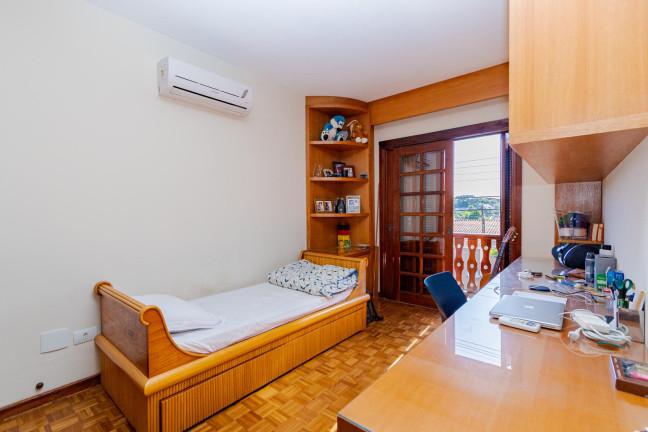 Imagem Casa com 3 Quartos à Venda, 129 m² em Santo Inácio - Curitiba Imagem Casa com 3 Quartos à Venda, 129 m² em Santo Inácio - Curitiba
