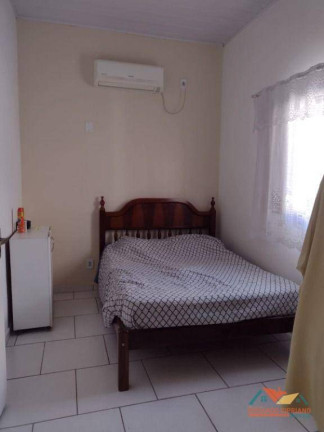 Imagem Casa com 3 Quartos à Venda ou Locação, 166 m² em Centro - Caraguatatuba