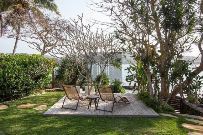 Imagem Casa com 9 Quartos à Venda, 434 m² em Ferradura - Armação Dos Búzios Imagem Casa com 9 Quartos à Venda, 434 m² em Ferradura - Armação Dos Búzios