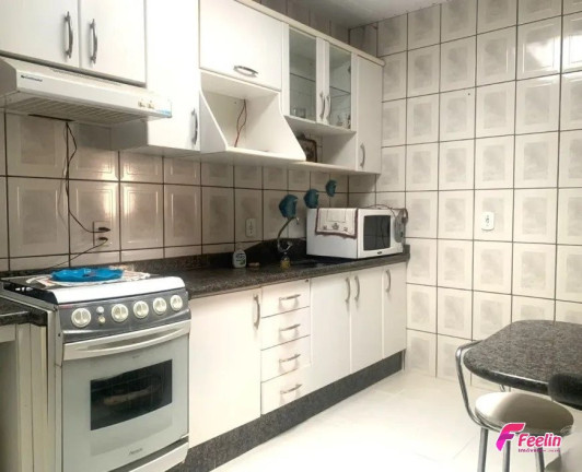Imagem Sobrado com 3 Quartos à Venda, 204 m² em Trindade - Florianópolis