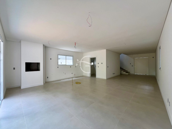 Imagem Sobrado com 4 Quartos à Venda, 327 m² em América - Joinville