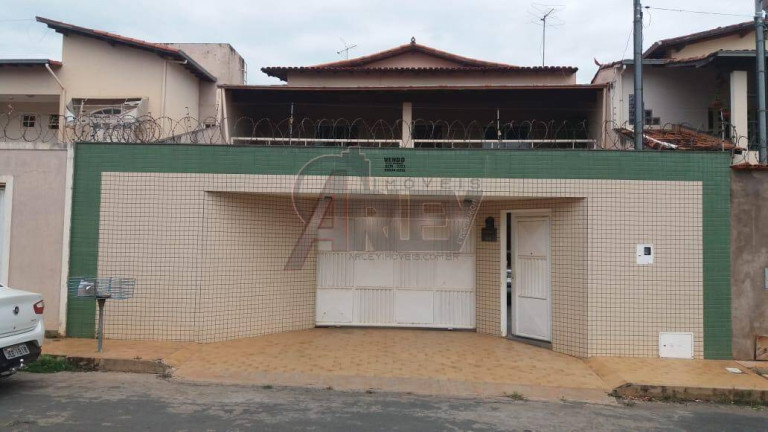 Imagem Casa com 6 Quartos à Venda, 300 m² em Monte Carmelo - Montes Claros Imagem Casa com 6 Quartos à Venda, 300 m² em Monte Carmelo - Montes Claros
