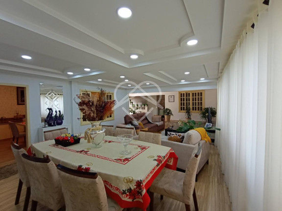 Casa com 3 Quartos à Venda, 375 m²