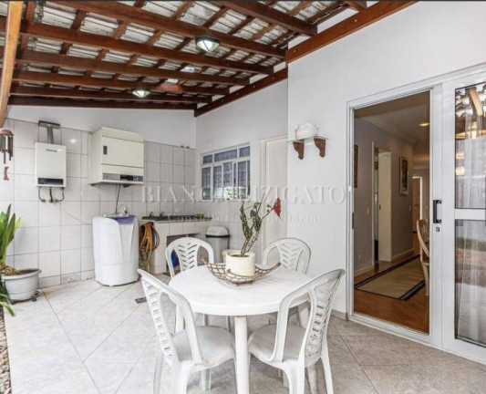 Imagem Casa com 4 Quartos à Venda, 225 m² em água Verde - Curitiba Imagem Casa com 4 Quartos à Venda, 225 m² em água Verde - Curitiba