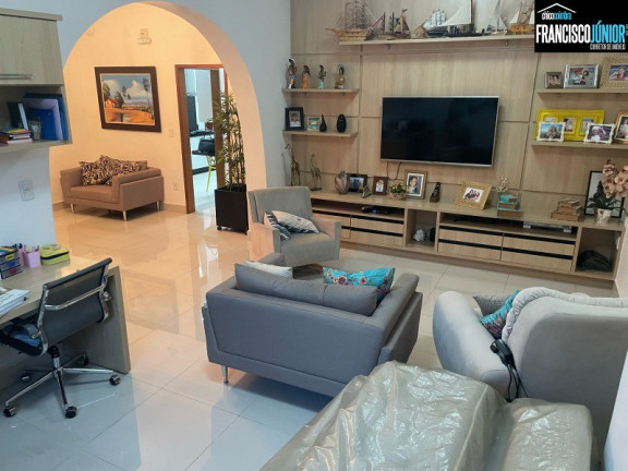Casa com 3 Quartos à Venda, 385 m² em Setor Central - Goiânia