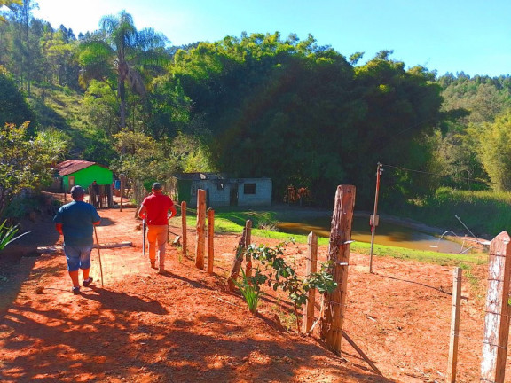 Imagem Imóvel com 1 Quarto à Venda, 5.000 m² em Pião - Piracaia Imagem Imóvel com 1 Quarto à Venda, 5.000 m² em Pião - Piracaia
