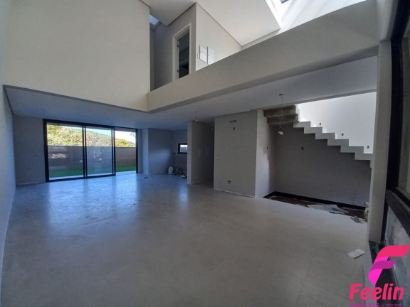 Imagem Casa com 3 Quartos à Venda, 161 m² em Rio Tavares - Florianópolis