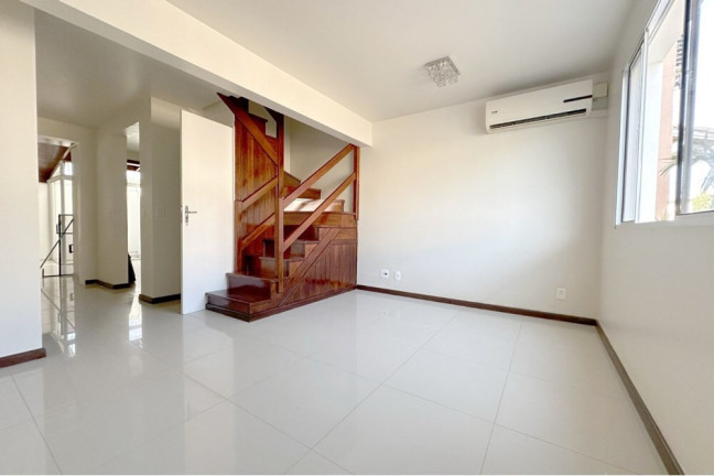 Casa com 3 Quartos à Venda,  em Sarandi - Porto Alegre