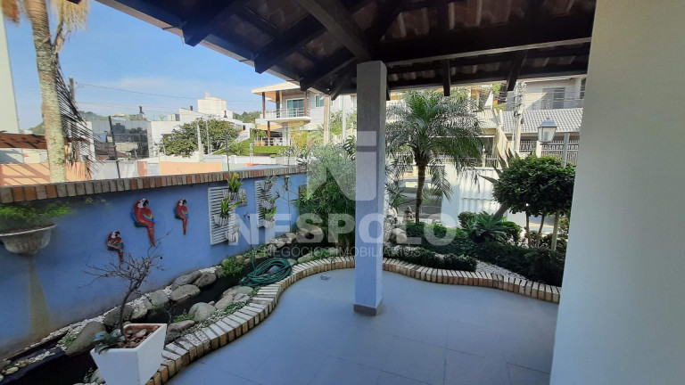 Imagem Casa com 3 Quartos à Venda, 348 m² em Praia Dos Amores - Balneario Camboriu Imagem Casa com 3 Quartos à Venda, 348 m² em Praia Dos Amores - Balneario Camboriu