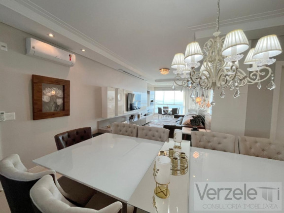 Imagem Apartamento com 3 Quartos à Venda, 144 m² em Centro