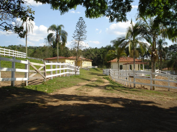 Fazenda à Venda, 800 m² em Parateí Do Meio - Jacareí