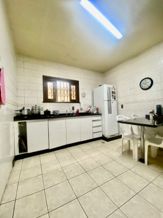 Imagem Sobrado com 5 Quartos à Venda, 420 m² em Bacacheri - Curitiba Imagem Sobrado com 5 Quartos à Venda, 420 m² em Bacacheri - Curitiba