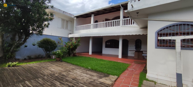 Imagem Casa com 4 Quartos à Venda, 300 m² em Coqueiros - Florianopolis Imagem Casa com 4 Quartos à Venda, 300 m² em Coqueiros - Florianopolis