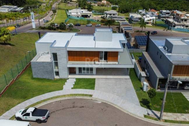 Imagem Casa com 4 Quartos à Venda, em Vila Nova - Porto Alegre Imagem Casa com 4 Quartos à Venda, em Vila Nova - Porto Alegre