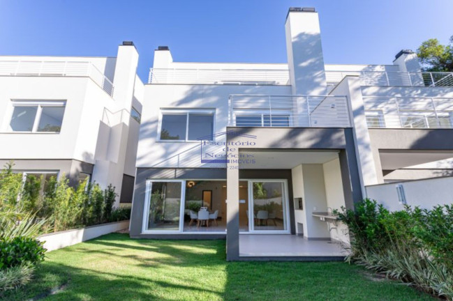Imagem Casa com 3 Quartos à Venda, 344 m² em Pedra Redonda - Porto Alegre Imagem Casa com 3 Quartos à Venda, 344 m² em Pedra Redonda - Porto Alegre