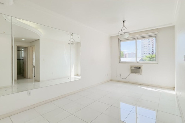 Imagem Imóvel com 1 Quarto à Venda, 43 m² em Vila Ipiranga - Porto Alegre Imagem Imóvel com 1 Quarto à Venda, 43 m² em Vila Ipiranga - Porto Alegre