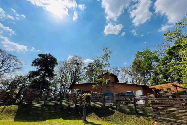 Casa com 3 Quartos para Alugar,  em Vilarejo - Carapicuíba