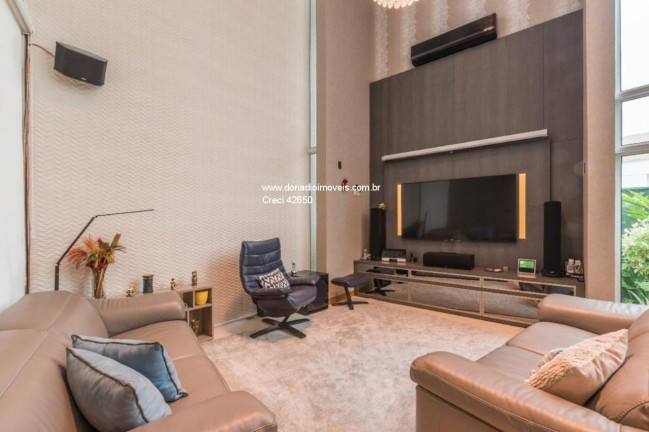 Imagem Casa com 4 Quartos à Venda, 540 m² em Córrego Grande - Florianópolis Imagem Casa com 4 Quartos à Venda, 540 m² em Córrego Grande - Florianópolis