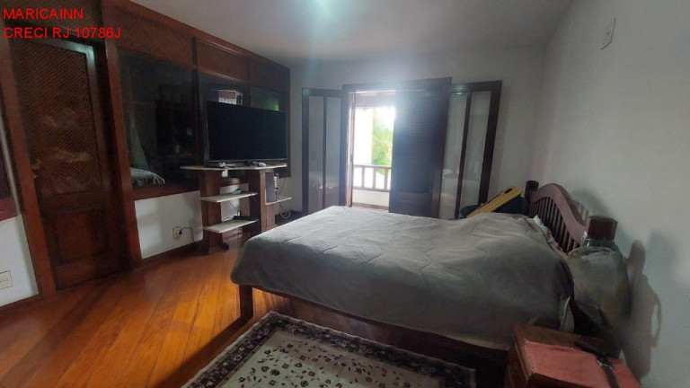 Casa com 4 Quartos à Venda, 360 m² em Piratininga - Niterói