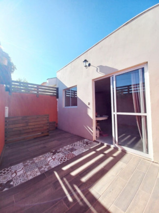 Imagem Casa de Condomínio com 2 Quartos à Venda, 67 m² em Cerrito - Santa Maria