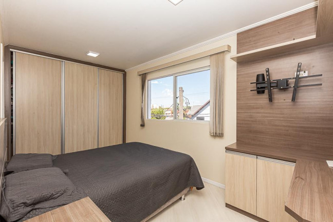 Imagem Sobrado com 4 Quartos à Venda, 170 m² em Uberaba - Curitiba Imagem Sobrado com 4 Quartos à Venda, 170 m² em Uberaba - Curitiba