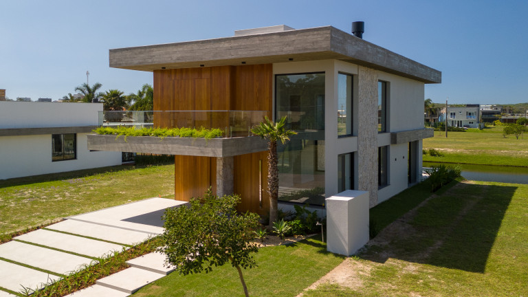 Casa de Condomínio com 4 Quartos à Venda, 359 m² em Centro - Torres