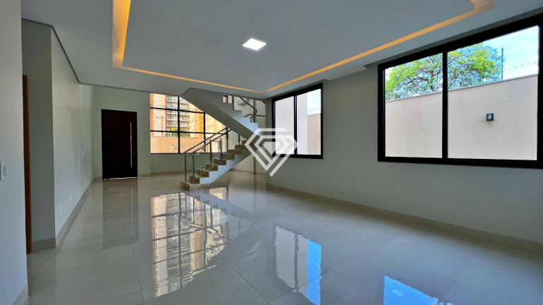 Imagem Sobrado com 5 Quartos à Venda, 411 m² em Plano Diretor Sul - Palmas Imagem Sobrado com 5 Quartos à Venda, 411 m² em Plano Diretor Sul - Palmas