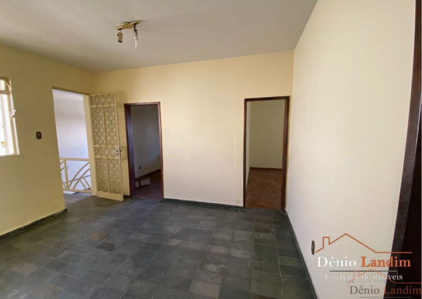 Imagem Casa com 3 Quartos à Venda, 250 m² em São José - Montes Claros