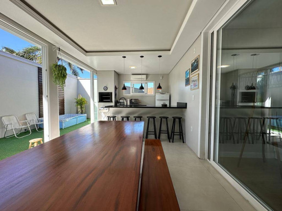Imagem Casa com 3 Quartos à Venda, 200 m² em Centro - Balneário Barra Do Sul Imagem Casa com 3 Quartos à Venda, 200 m² em Centro - Balneário Barra Do Sul