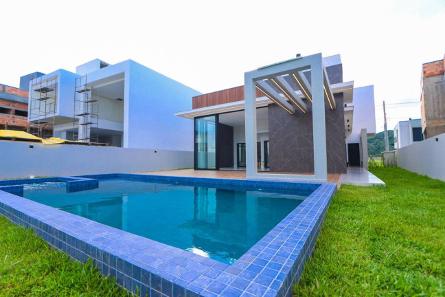 Imagem Casa com 3 Quartos à Venda, 424 m² em Santa Regina - Camboriú Imagem Casa com 3 Quartos à Venda, 424 m² em Santa Regina - Camboriú