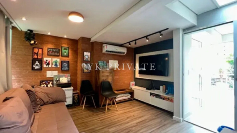 Imagem Casa de Condomínio com 3 Quartos à Venda, 249 m² em Vila Romana - São Paulo