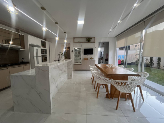 Imagem Sobrado com 3 Quartos à Venda, 237 m² em Cascavel