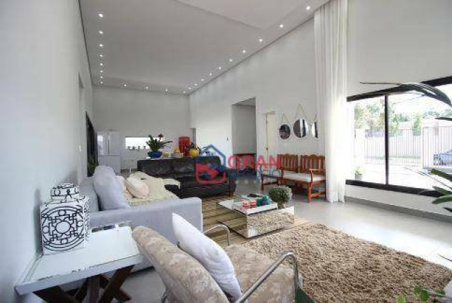 Imagem Casa com 4 Quartos à Venda, 233 m² em Butiatuvinha - Curitiba Imagem Casa com 4 Quartos à Venda, 233 m² em Butiatuvinha - Curitiba