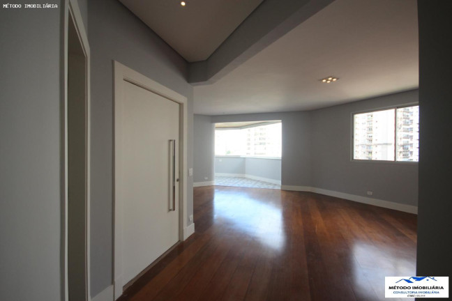 Imagem Imóvel com 3 Quartos à Venda, 244 m² em Moema - São Paulo Imagem Imóvel com 3 Quartos à Venda, 244 m² em Moema - São Paulo