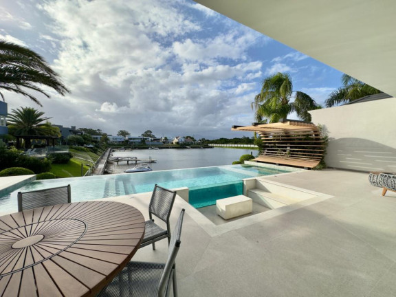 Imagem Casa com 4 Quartos à Venda, 596 m² em Xangri-la - Capao Da Canoa Imagem Casa com 4 Quartos à Venda, 596 m² em Xangri-la - Capao Da Canoa
