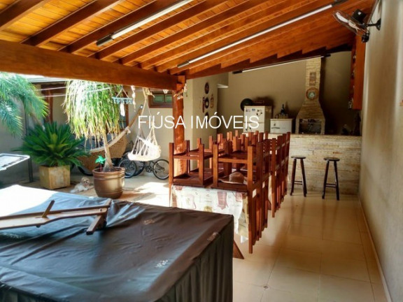 Casa com 3 Quartos à Venda,  em Santa Cruz - Batatais