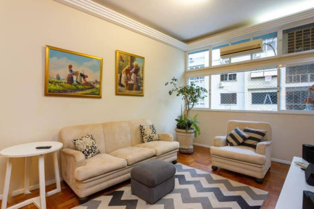 Imagem Apartamento com 3 Quartos à Venda,  em Copacabana - Rio De Janeiro