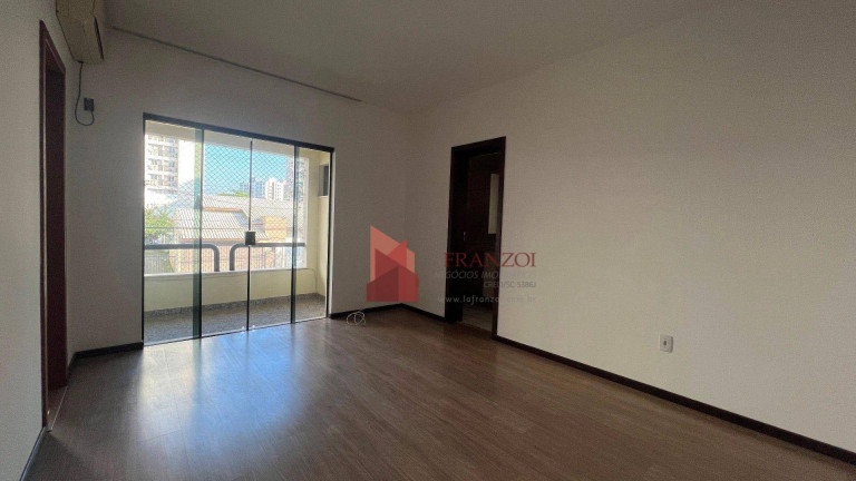 Imagem Sobrado com 3 Quartos à Venda, 450 m² em Vila Operária - Itajaí Imagem Sobrado com 3 Quartos à Venda, 450 m² em Vila Operária - Itajaí