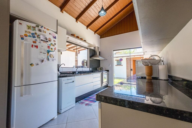 Imagem Casa com 4 Quartos à Venda, 149 m² em Armação Do Pântano Do Sul - Florianópolis Imagem Casa com 4 Quartos à Venda, 149 m² em Armação Do Pântano Do Sul - Florianópolis