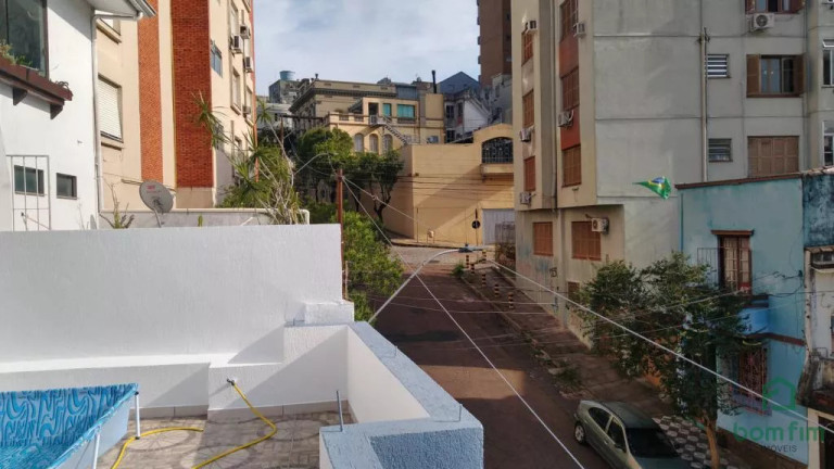 Imagem Casa com 4 Quartos à Venda, 180 m² em Centro Histórico - Porto Alegre Imagem Casa com 4 Quartos à Venda, 180 m² em Centro Histórico - Porto Alegre