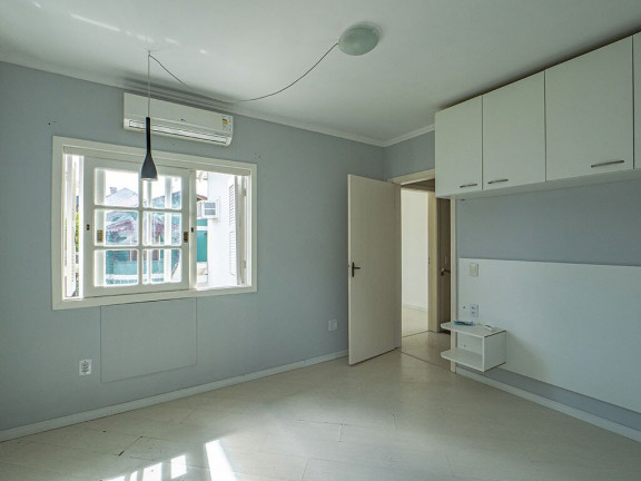Imagem Casa com 3 Quartos à Venda, em Sarandi - Porto Alegre Imagem Casa com 3 Quartos à Venda, em Sarandi - Porto Alegre