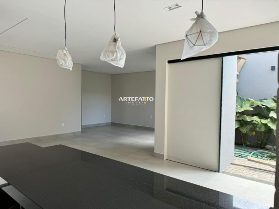 Imagem Casa com 3 Quartos à Venda, 180 m² Imagem Casa com 3 Quartos à Venda, 180 m²