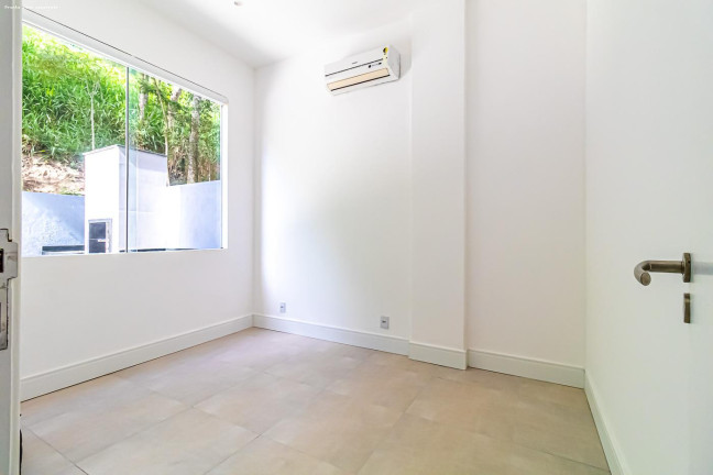 Imagem Sobrado com 4 Quartos à Venda, 1.500 m² em Vila Progresso - Niterói