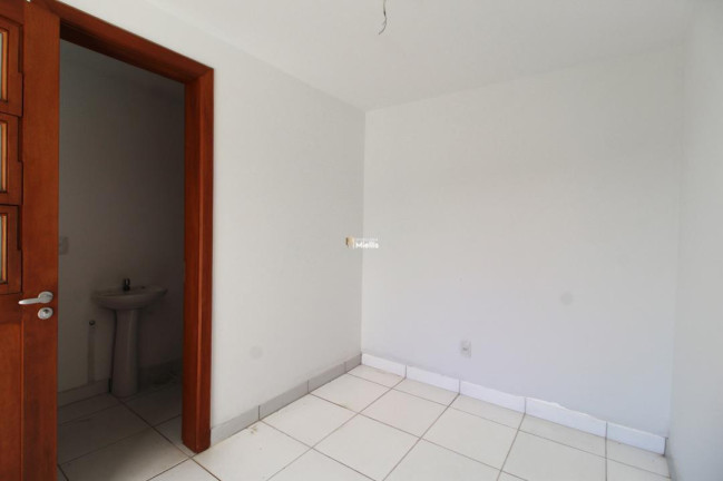 Imagem Casa com 3 Quartos à Venda, 240 m² em Vila Nova - Porto Alegre Imagem Casa com 3 Quartos à Venda, 240 m² em Vila Nova - Porto Alegre