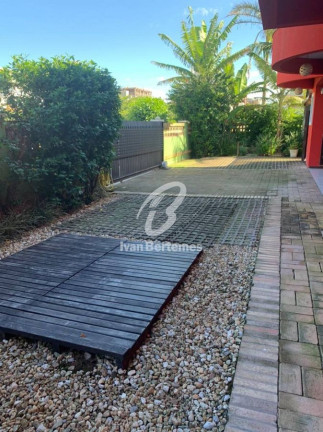 Imagem Casa com 5 Quartos para Temporada, em Canto Grande - Bombinhas Imagem Casa com 5 Quartos para Temporada, em Canto Grande - Bombinhas